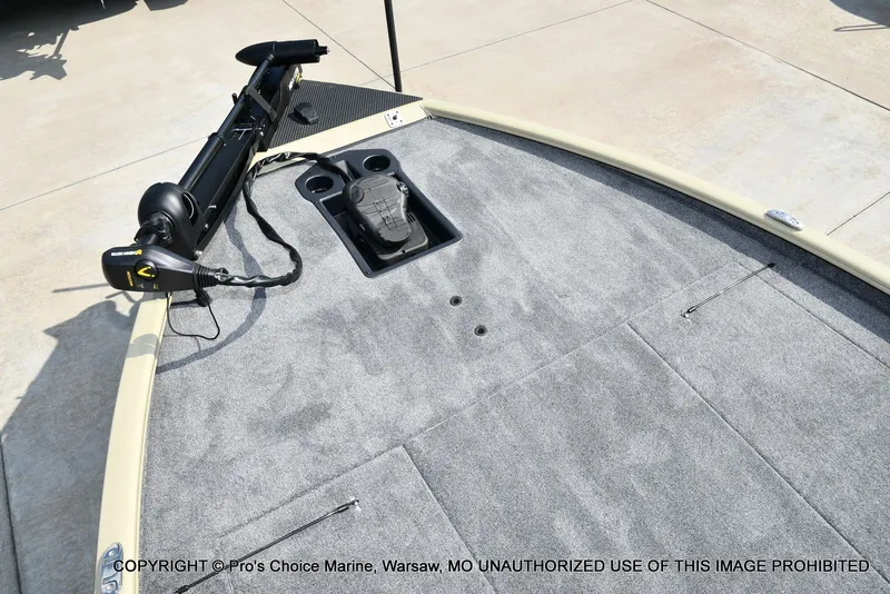 Slide: The Image of Tracker Savage 215 w/200HP Mercury Pro-XS 2026 - 12