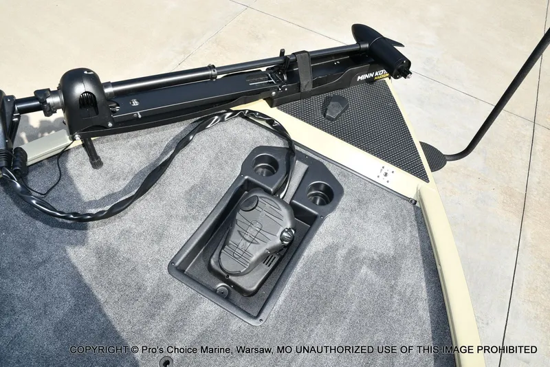 Slide: The Image of Tracker Savage 215 w/200HP Mercury Pro-XS 2026 - 13