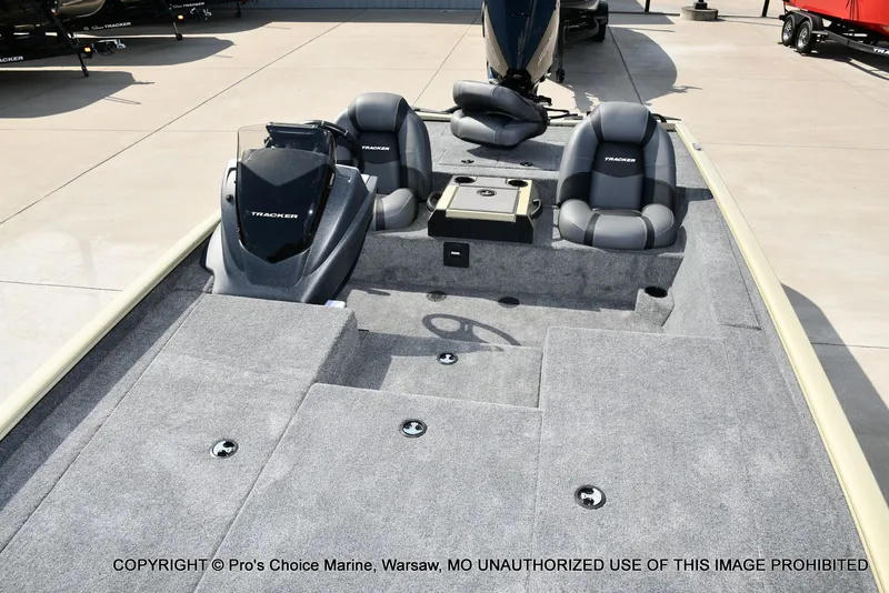 Slide: The Image of Tracker Savage 215 w/200HP Mercury Pro-XS 2026 - 14