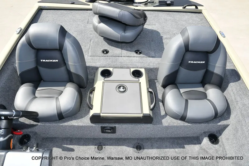 Slide: The Image of Tracker Savage 215 w/200HP Mercury Pro-XS 2026 - 15