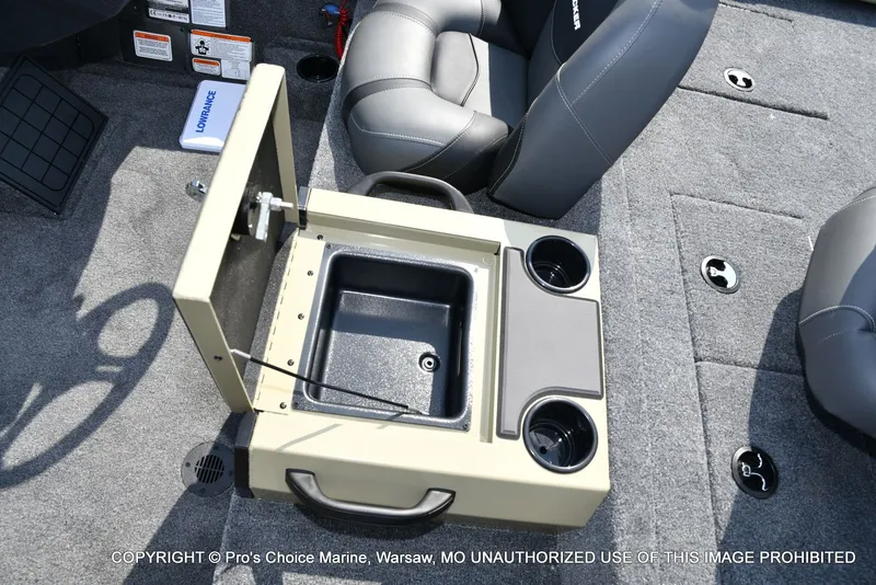 Slide: The Image of Tracker Savage 215 w/200HP Mercury Pro-XS 2026 - 16