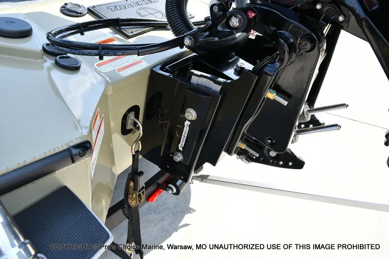 Slide: The Image of Tracker Savage 215 w/200HP Mercury Pro-XS 2026 - 24