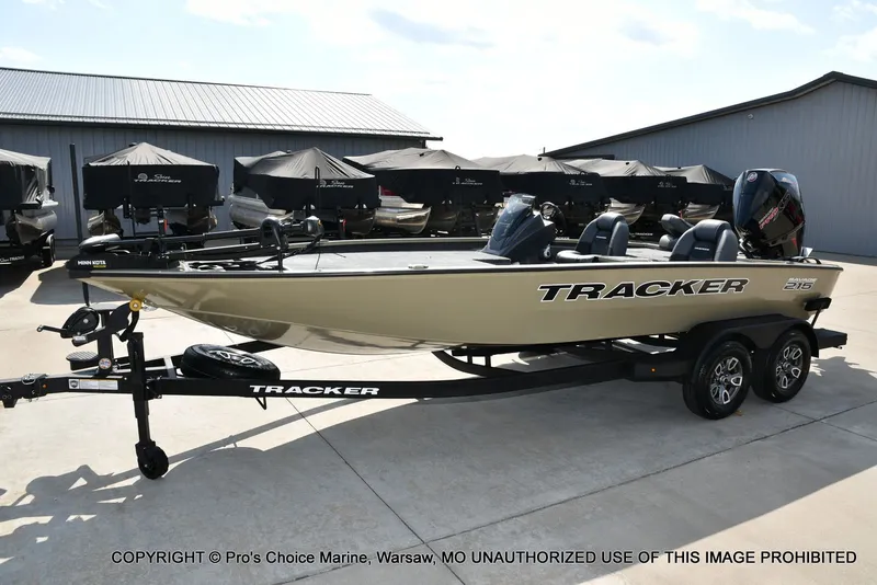 Slide: The Image of Tracker Savage 215 w/200HP Mercury Pro-XS 2026 - 28
