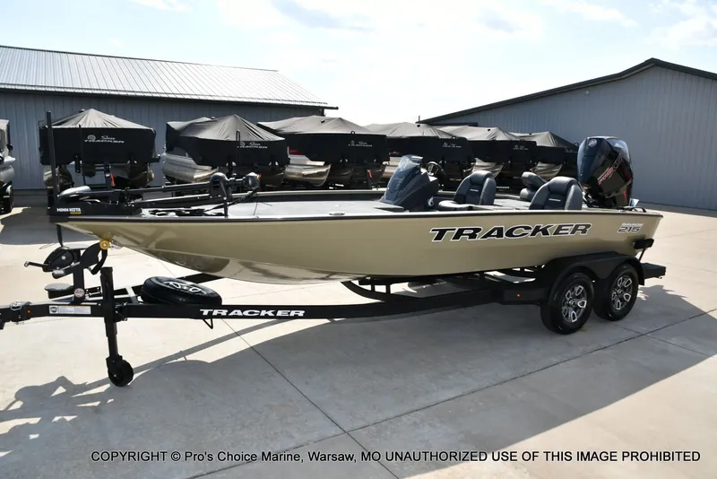 Slide: The Image of Tracker Savage 215 w/200HP Mercury Pro-XS 2026 - 29