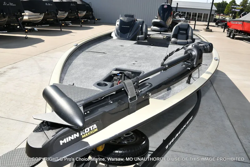 Slide: The Image of Tracker Savage 215 w/200HP Mercury Pro-XS 2026 - 32