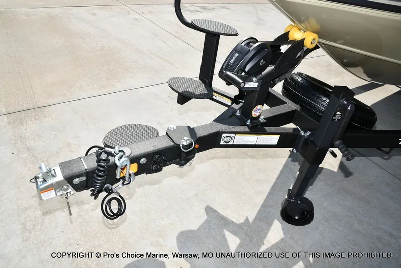 Slide: The Image of Tracker Savage 215 w/200HP Mercury Pro-XS 2026 - 33