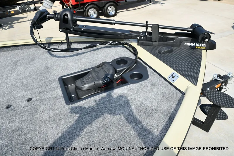 Slide: The Image of Tracker Savage 215 w/200HP Mercury Pro-XS 2026 - 35