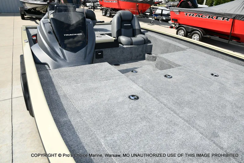 Slide: The Image of Tracker Savage 215 w/200HP Mercury Pro-XS 2026 - 36