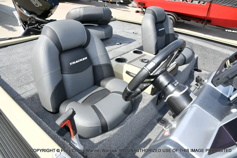 Slide: The Image of Tracker Savage 215 w/200HP Mercury Pro-XS 2026 - 37