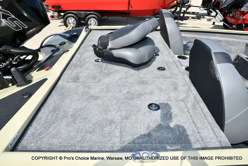 Slide: The Image of Tracker Savage 215 w/200HP Mercury Pro-XS 2026 - 38