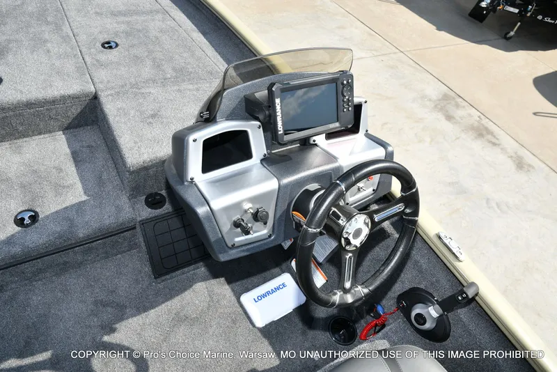 Slide: The Image of Tracker Savage 215 w/200HP Mercury Pro-XS 2026 - 44