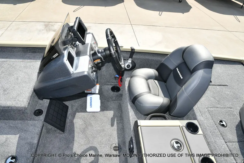Slide: The Image of Tracker Savage 215 w/200HP Mercury Pro-XS 2026 - 45