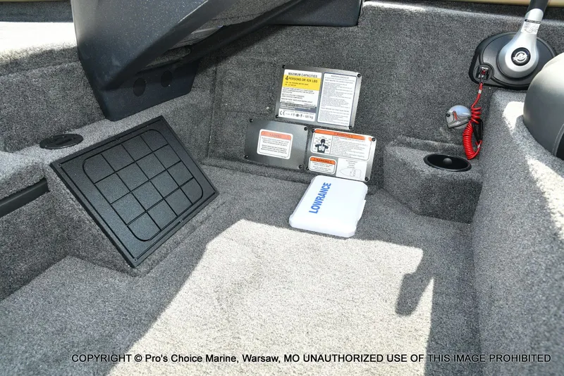 Slide: The Image of Tracker Savage 215 w/200HP Mercury Pro-XS 2026 - 46