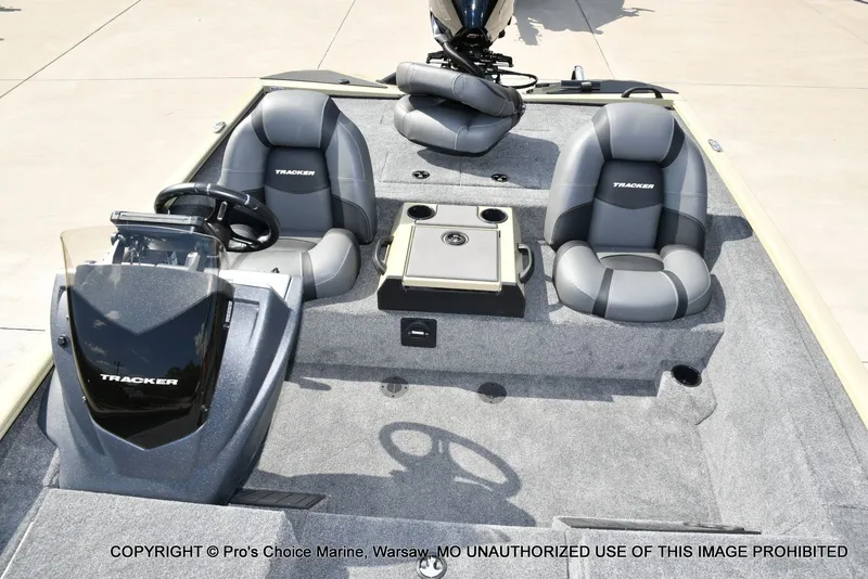 Slide: The Image of Tracker Savage 215 w/200HP Mercury Pro-XS 2026 - 50