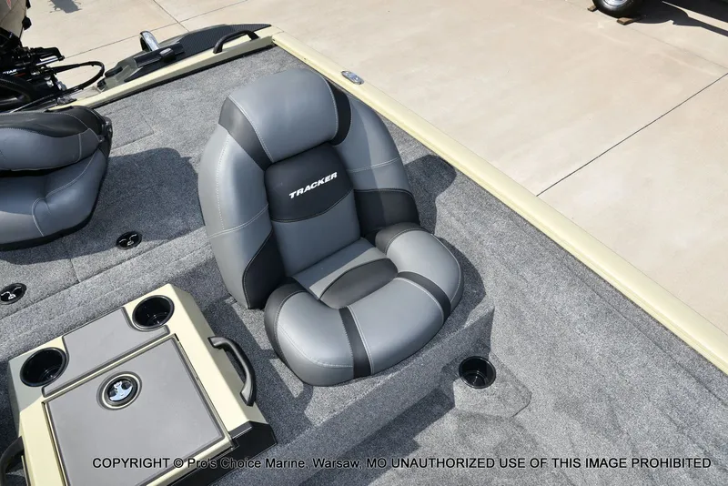 Slide: The Image of Tracker Savage 215 w/200HP Mercury Pro-XS 2026 - 52