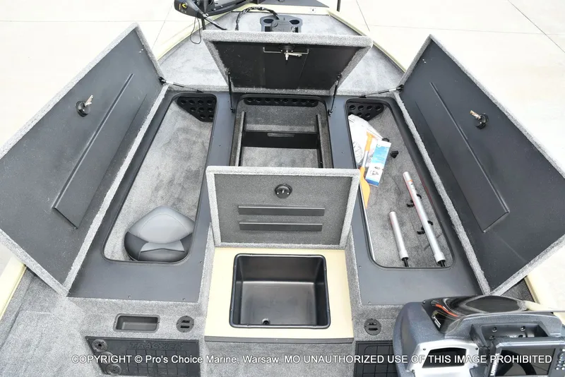 Slide: The Image of Tracker Savage 215 w/200HP Mercury Pro-XS 2026 - 53