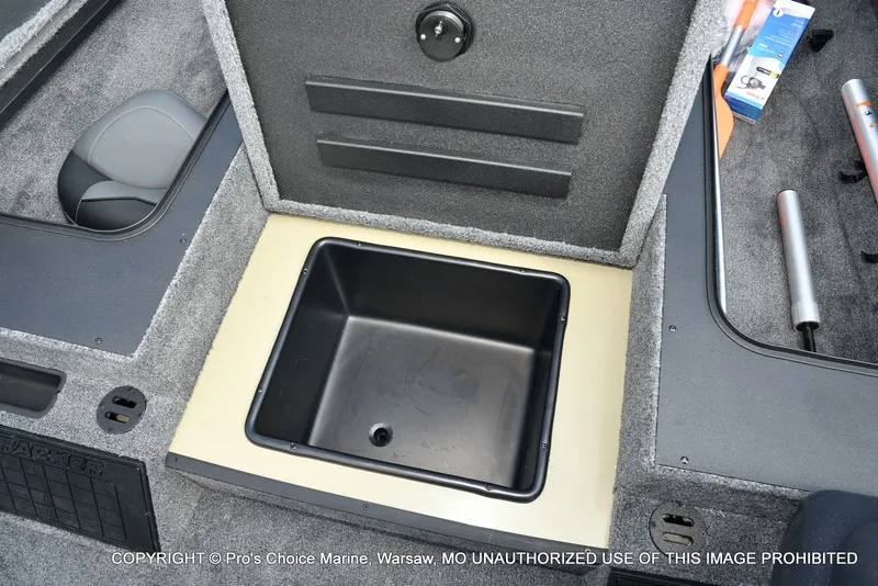 Slide: The Image of Tracker Savage 215 w/200HP Mercury Pro-XS 2026 - 54