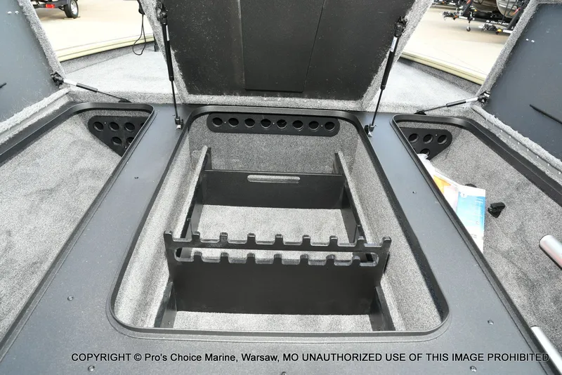 Slide: The Image of Tracker Savage 215 w/200HP Mercury Pro-XS 2026 - 55