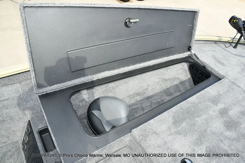 Slide: The Image of Tracker Savage 215 w/200HP Mercury Pro-XS 2026 - 57