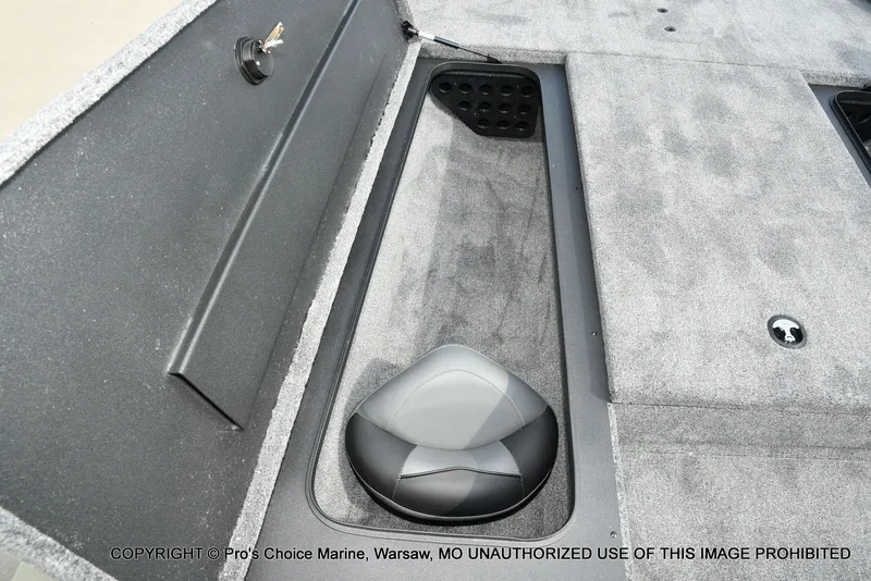 Slide: The Image of Tracker Savage 215 w/200HP Mercury Pro-XS 2026 - 58