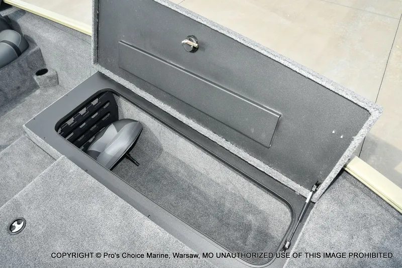 Slide: The Image of Tracker Savage 215 w/200HP Mercury Pro-XS 2026 - 59