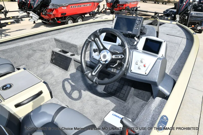 Slide: The Image of Tracker Savage 215 w/200HP Mercury Pro-XS 2026 - 6