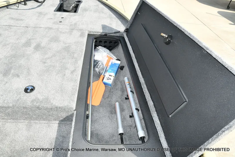 Slide: The Image of Tracker Savage 215 w/200HP Mercury Pro-XS 2026 - 62