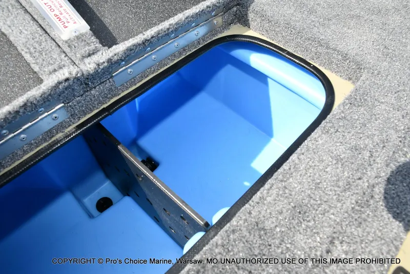 Slide: The Image of Tracker Savage 215 w/200HP Mercury Pro-XS 2026 - 65