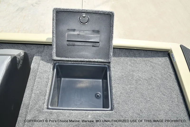 Slide: The Image of Tracker Savage 215 w/200HP Mercury Pro-XS 2026 - 66