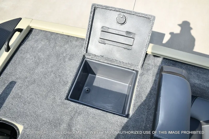 Slide: The Image of Tracker Savage 215 w/200HP Mercury Pro-XS 2026 - 67