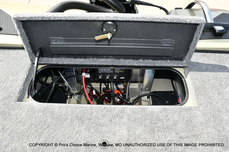 Slide: The Image of Tracker Savage 215 w/200HP Mercury Pro-XS 2026 - 68