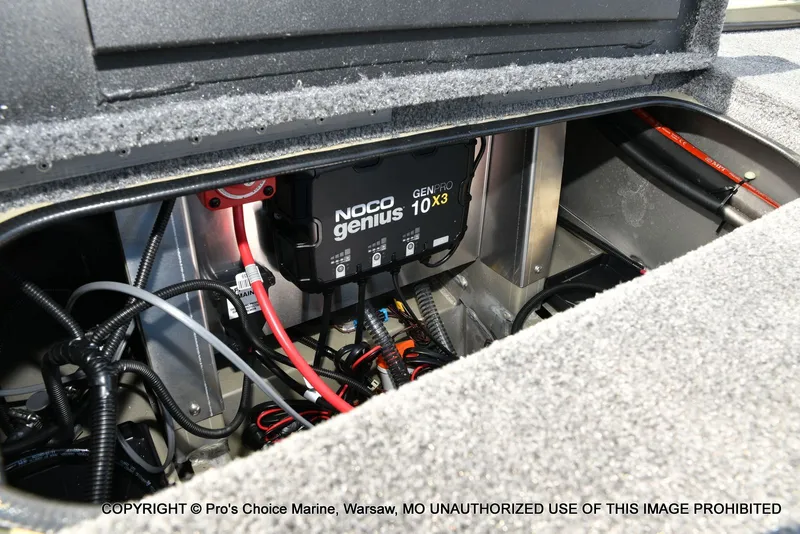 Slide: The Image of Tracker Savage 215 w/200HP Mercury Pro-XS 2026 - 69