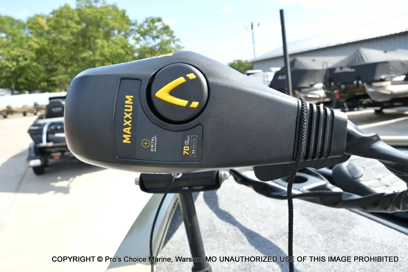 Slide: The Image of Tracker Savage 215 w/200HP Mercury Pro-XS 2026 - 9