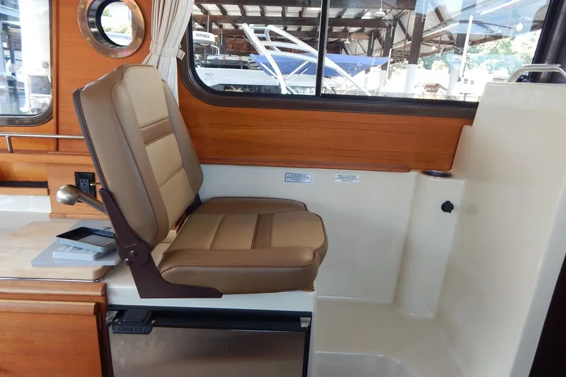 Slide: The Image of Ranger Tugs R-27 - Helm Companion Seat - 9