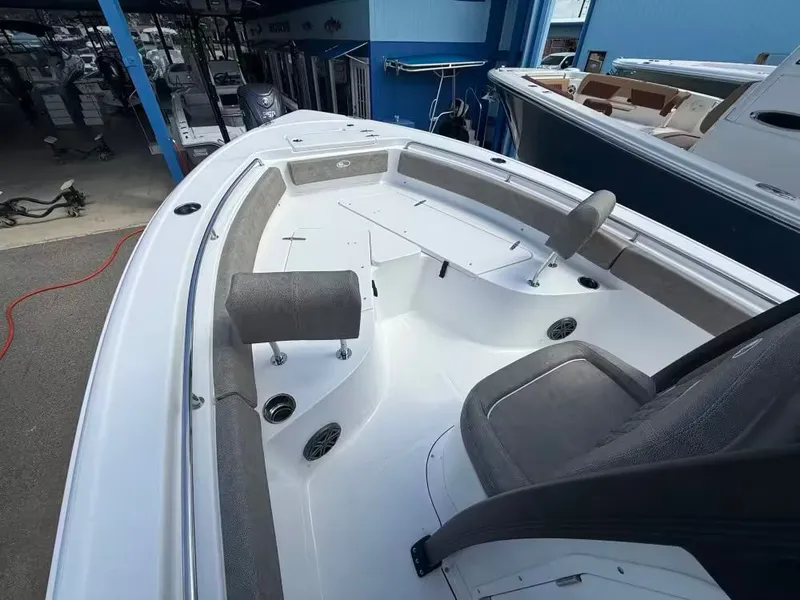 Slide: The Image of Sea Hunt Ultra 229 2026 - 10