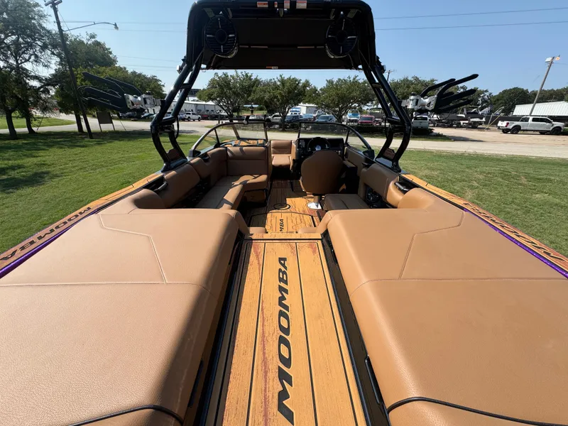 Slide: The Image of 2026 MOOMBA MAX - Image 10 - 10