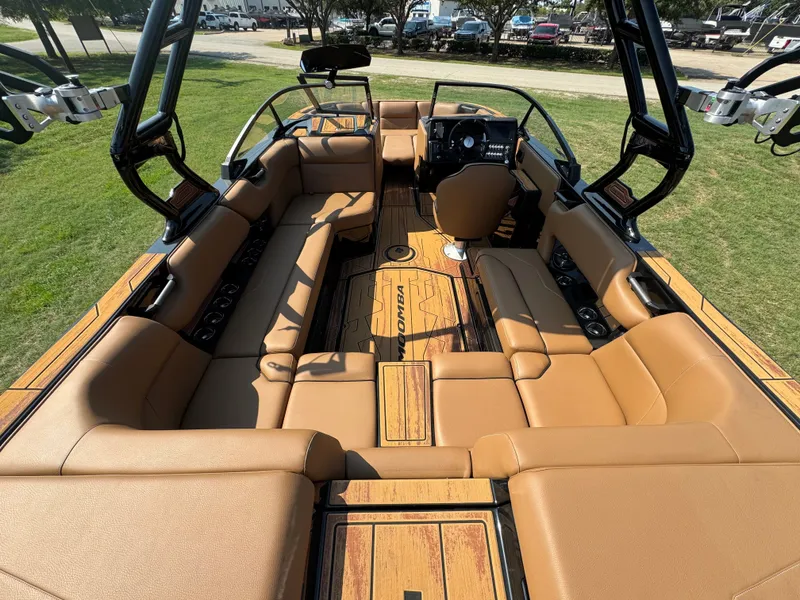 Slide: The Image of 2026 MOOMBA MAX - Image 11 - 11