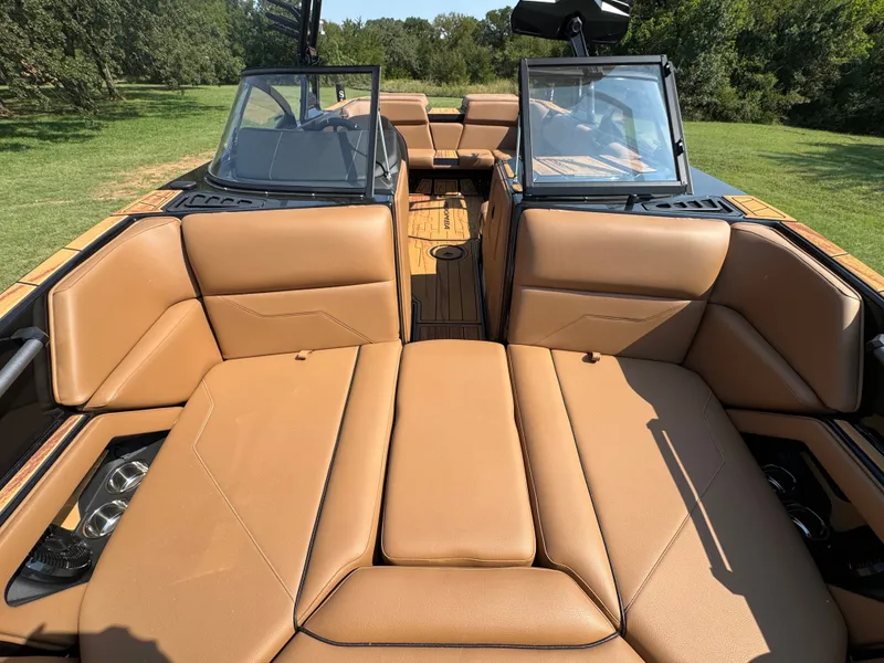 Slide: The Image of 2026 MOOMBA MAX - Image 21 - 21