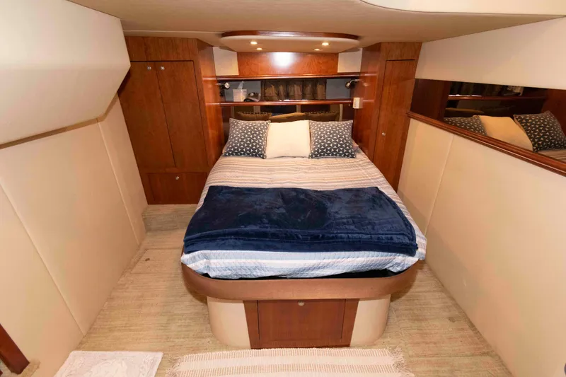 Slide: The Image of Luxurious 2007 Cruisers Yachts 460 Express cabin with cozy bed and elegant wood finishes. - 17