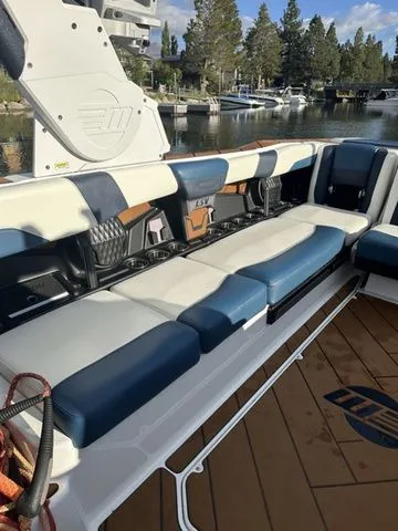 Slide: The Image of Malibu 26 LSV 2023 - 10