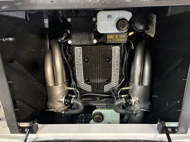 Slide: The Image of Malibu 26 LSV 2023 - 17