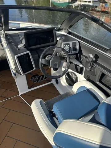 Slide: The Image of Malibu 26 LSV 2023 - 6