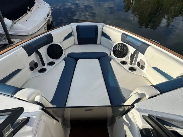 Slide: The Image of Malibu 26 LSV 2023 - 7