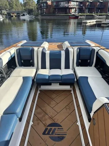 Slide: The Image of Malibu 26 LSV 2023 - 9