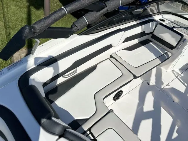 Slide: The Image of Yamaha AR195 2025 - 10