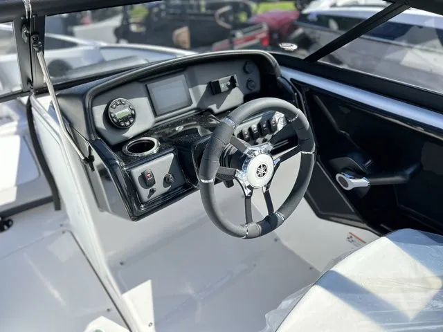 Slide: The Image of Yamaha AR195 2025 - 11