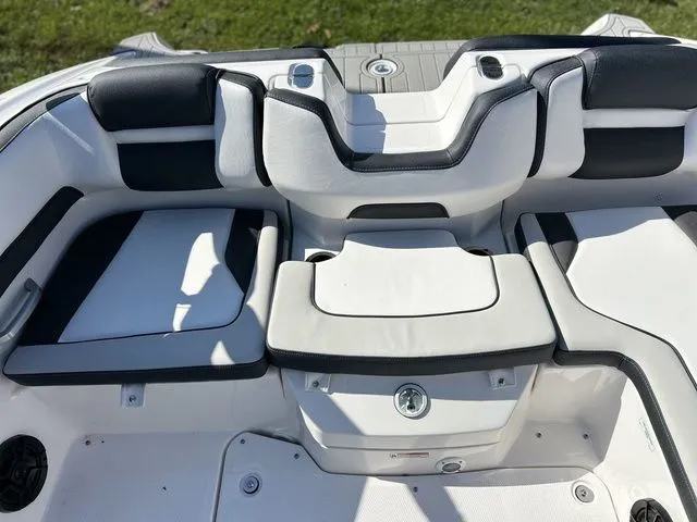 Slide: The Image of Yamaha AR195 2025 - 14