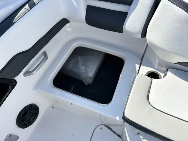 Slide: The Image of Yamaha AR195 2025 - 18