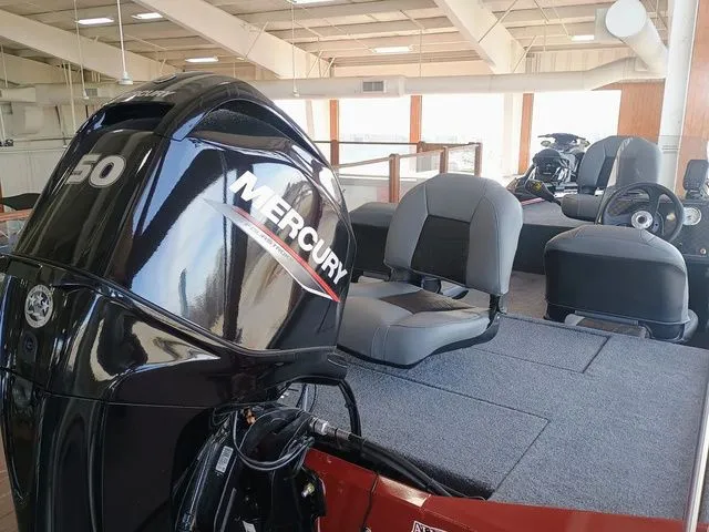 Slide: The Image of Tracker Bass Tracker Classic XL 2026 - 15