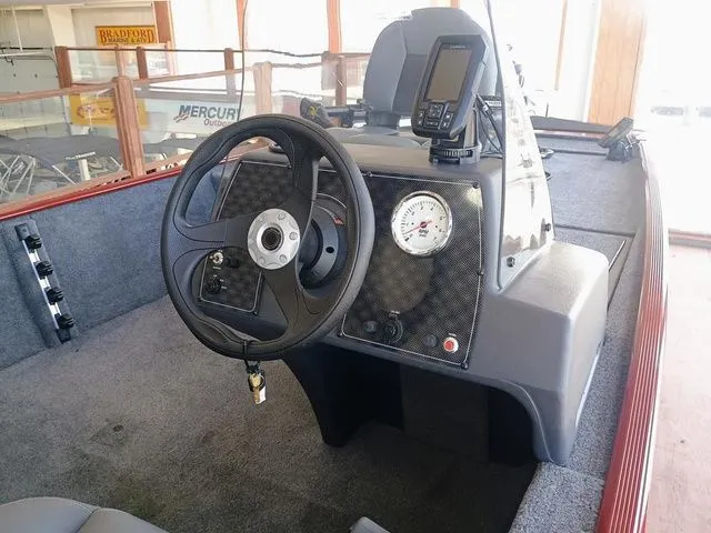 Slide: The Image of Tracker Bass Tracker Classic XL 2026 - 5